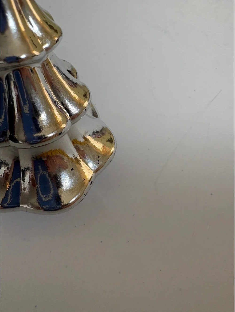 Small metallic glass tree